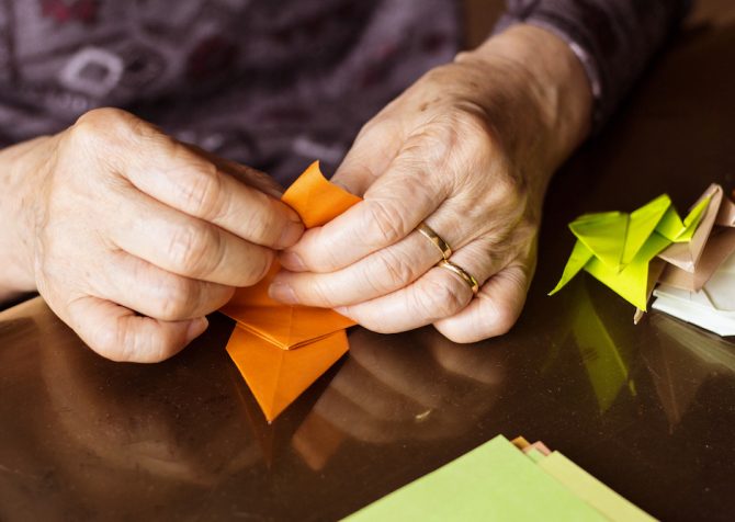 なぜ脳科学の点で、 折り紙が認知症予防に良いのか？